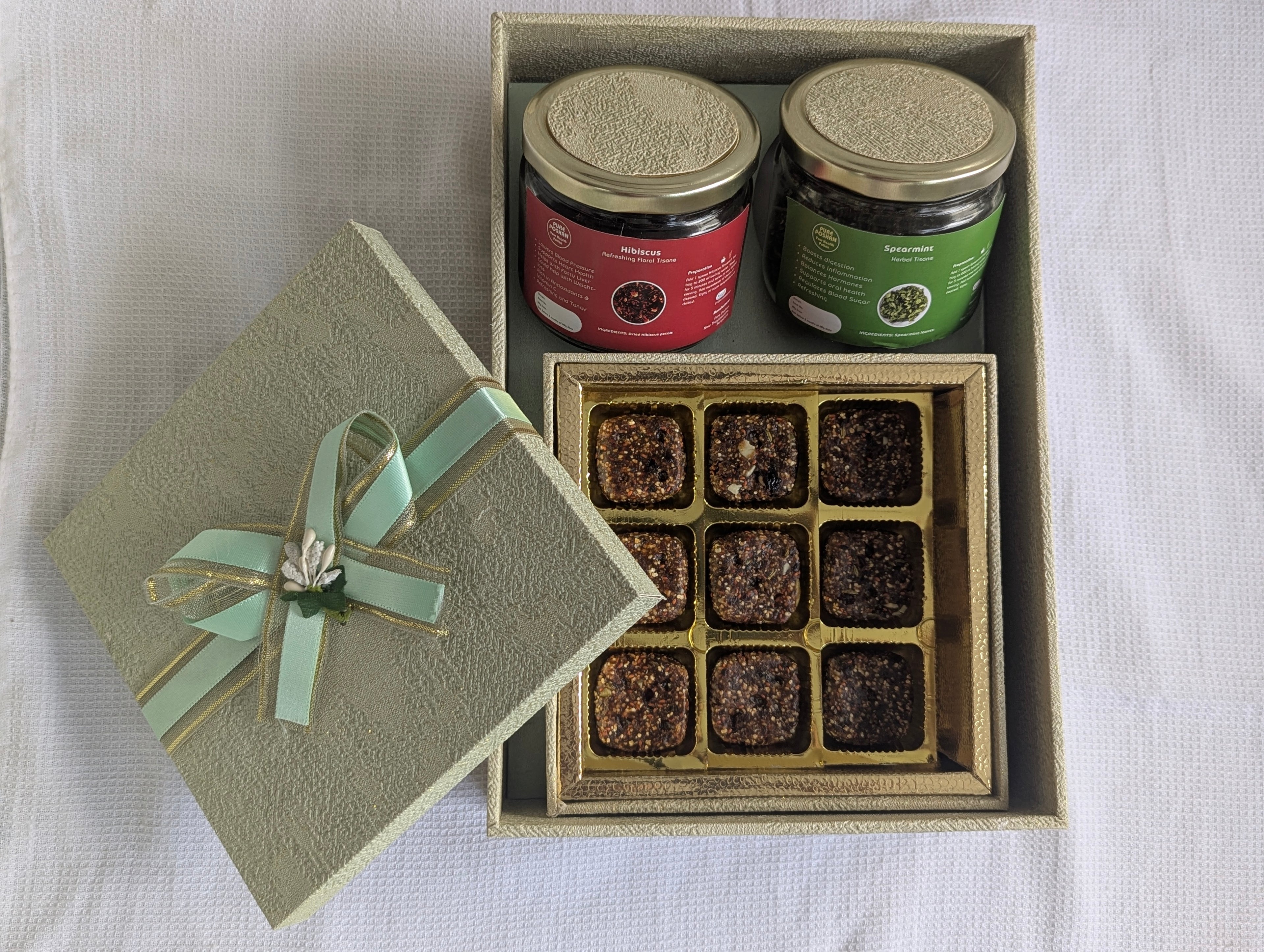 Gift set with jars and a box of energy bars by Potion Power